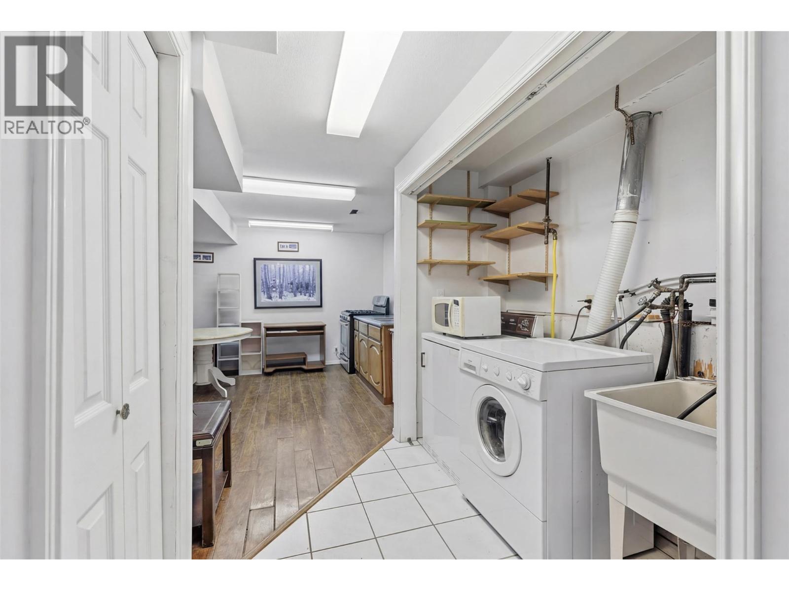 1515 CASCADE STREET - 36