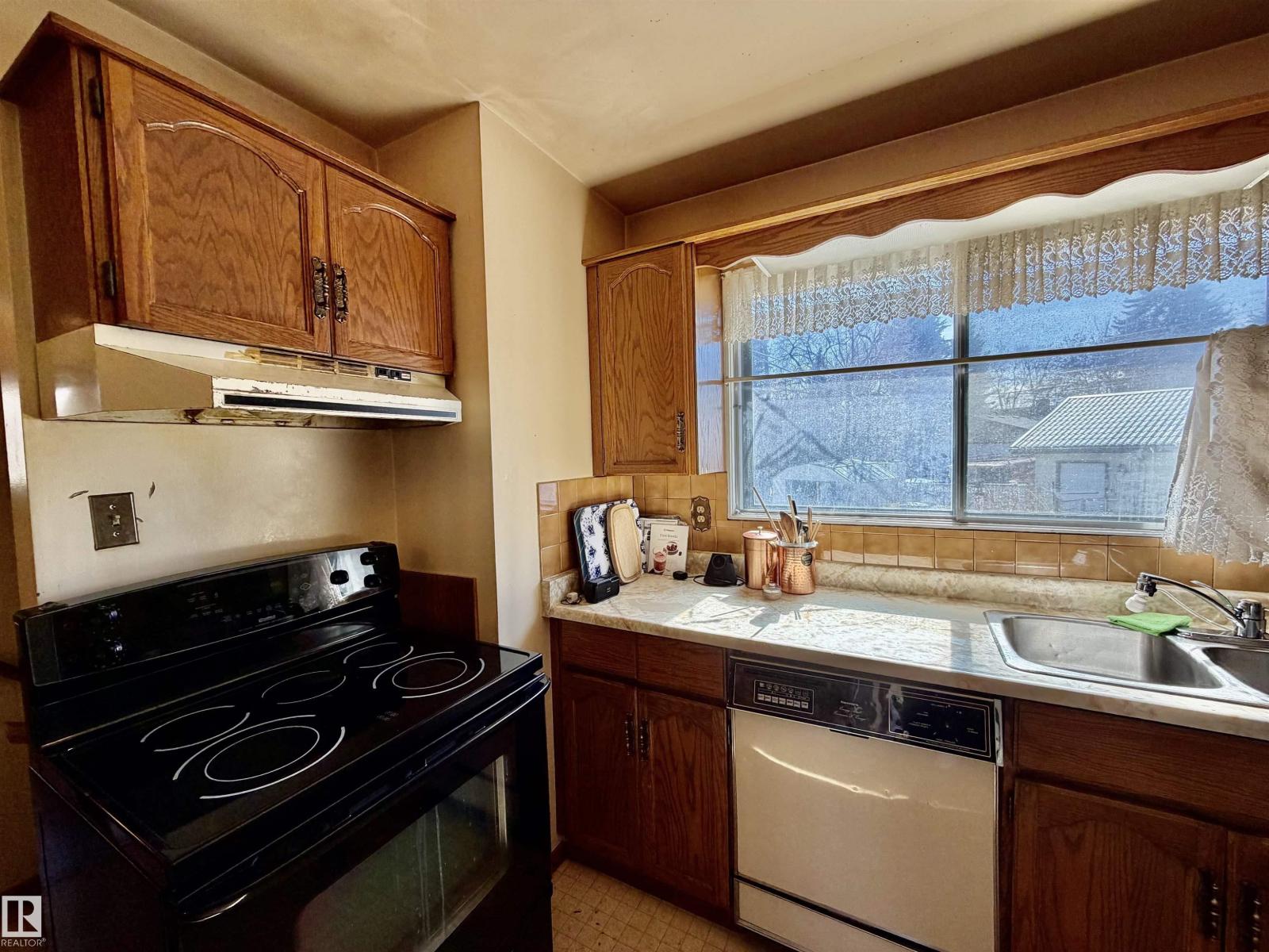 13203 136A AV NW, Edmonton