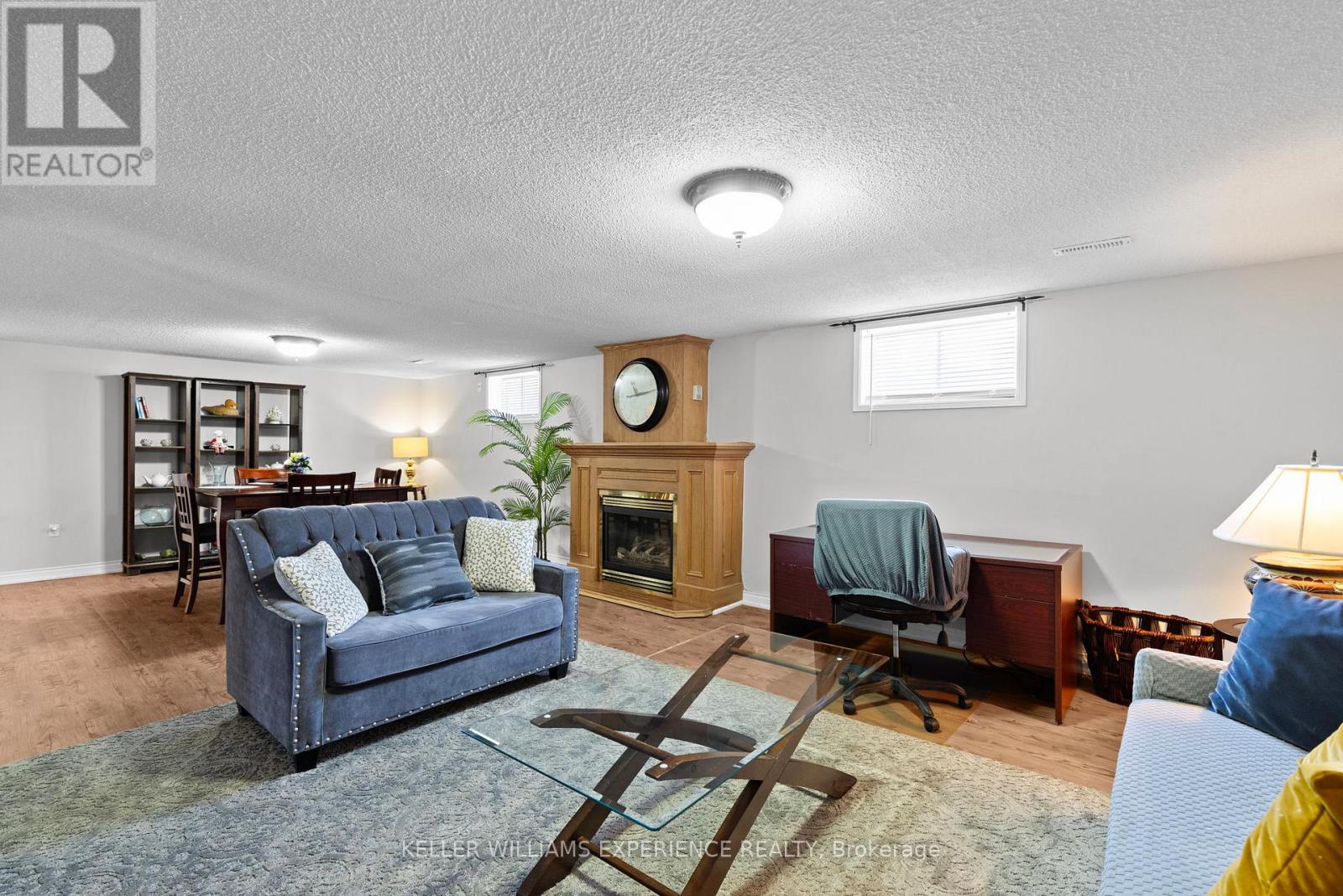 5 LAURIE CRESCENT - 18