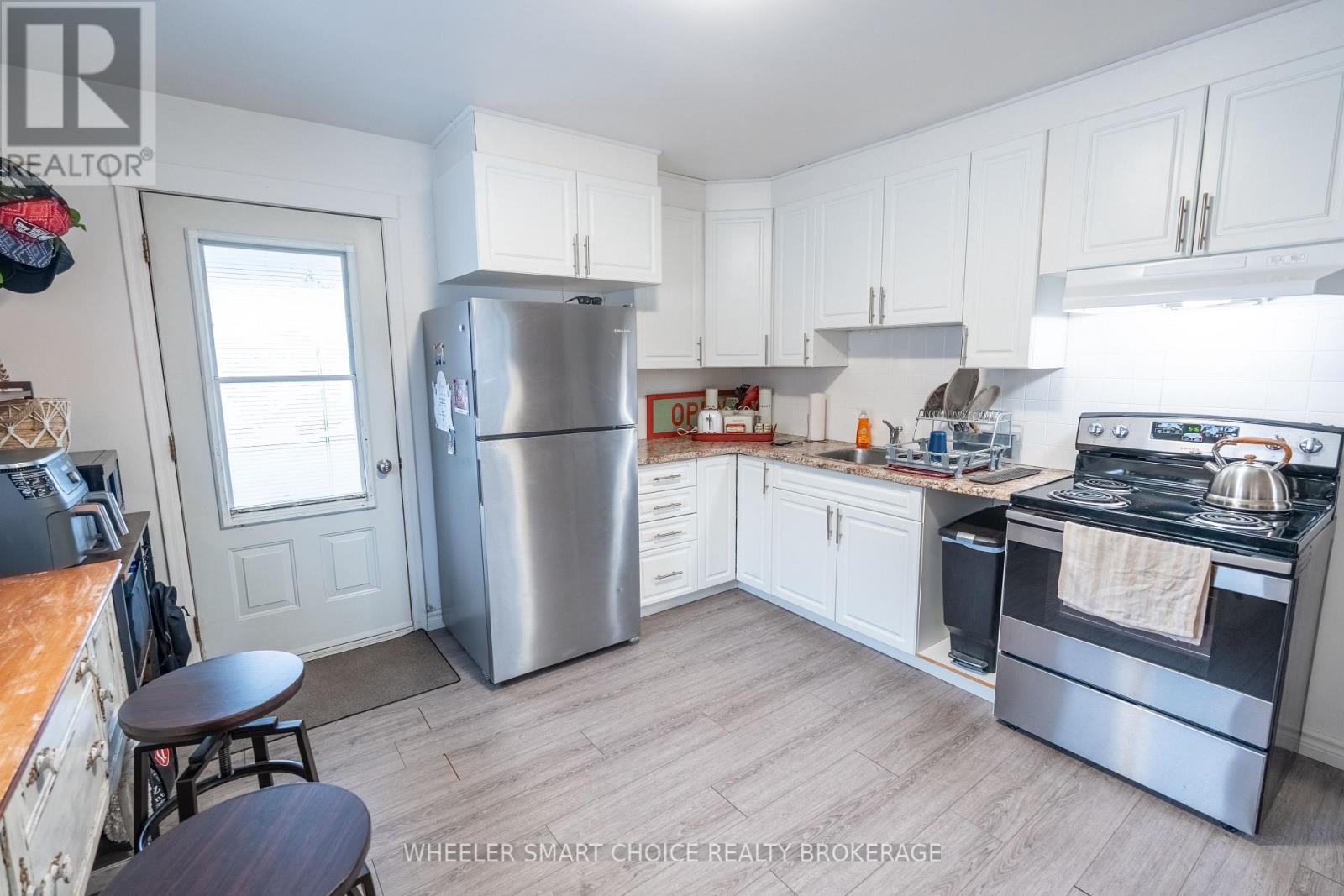 1242 CHURCHILL STREET - 20