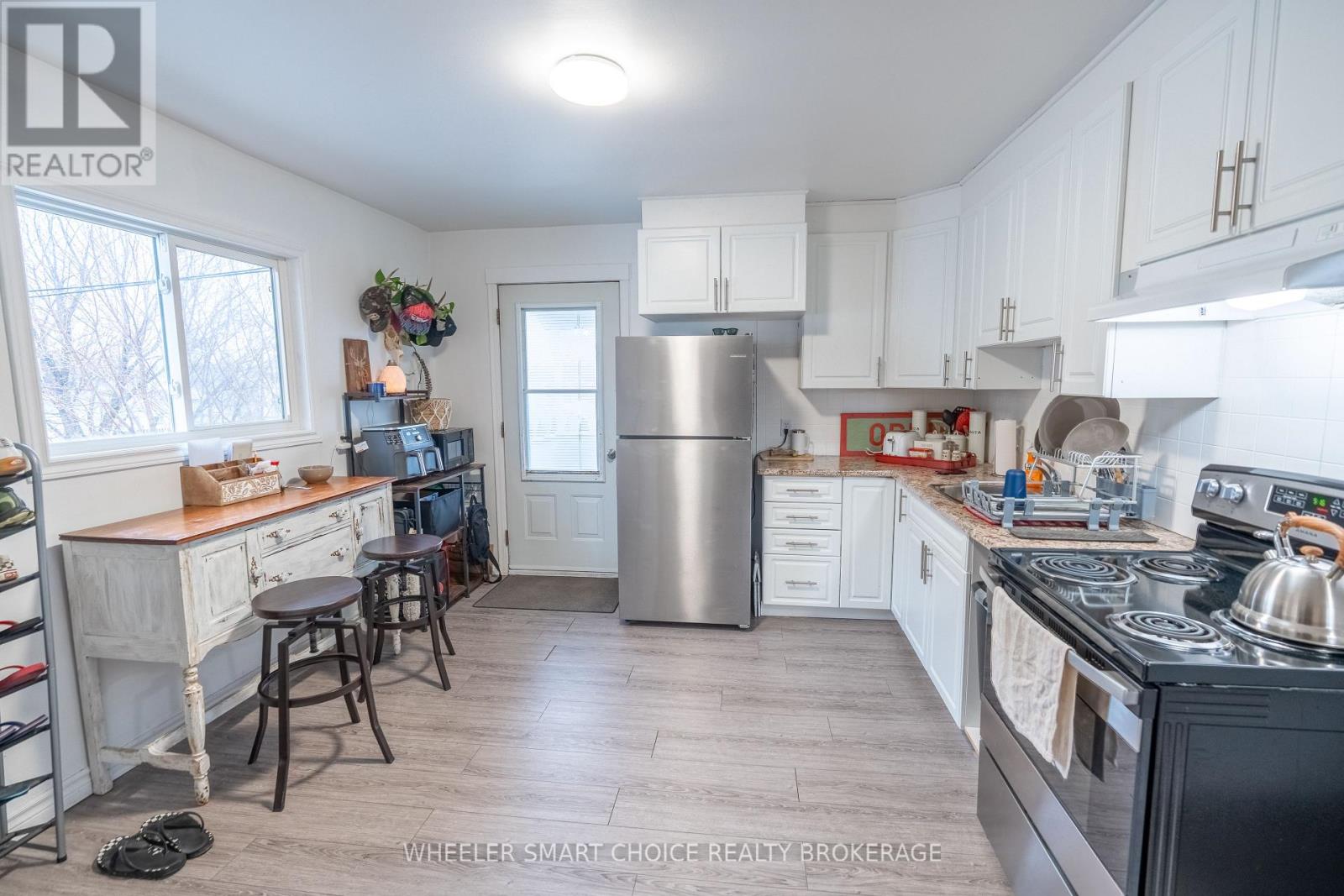 1242 CHURCHILL STREET - 22