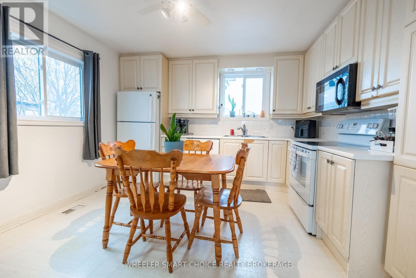 1242 CHURCHILL STREET - 4