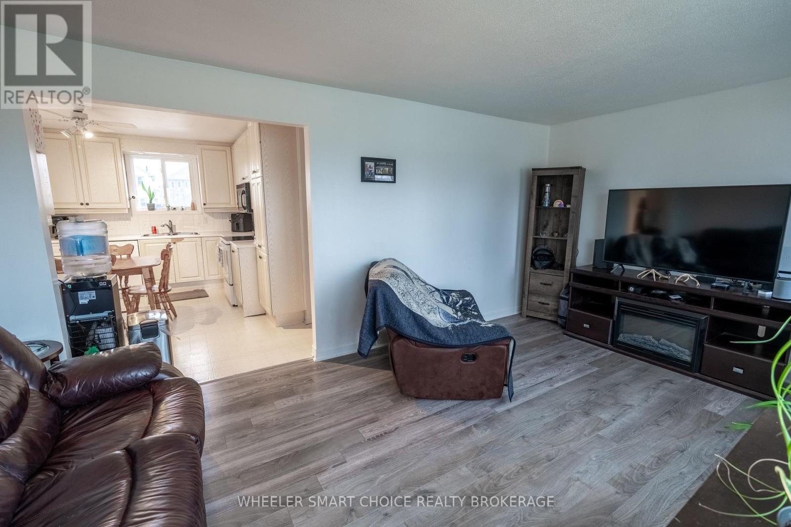 1242 CHURCHILL STREET - 7