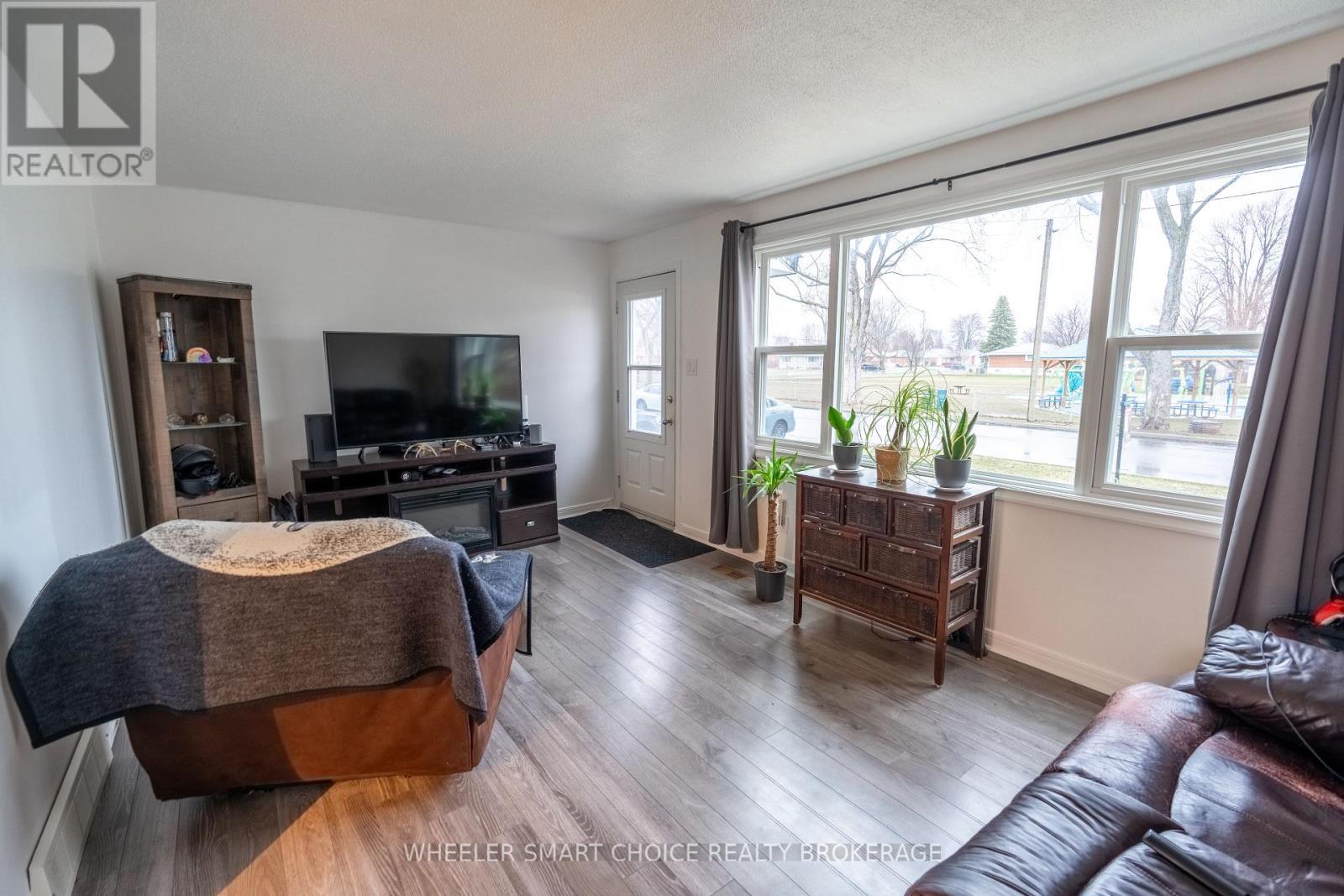 1242 CHURCHILL STREET - 9