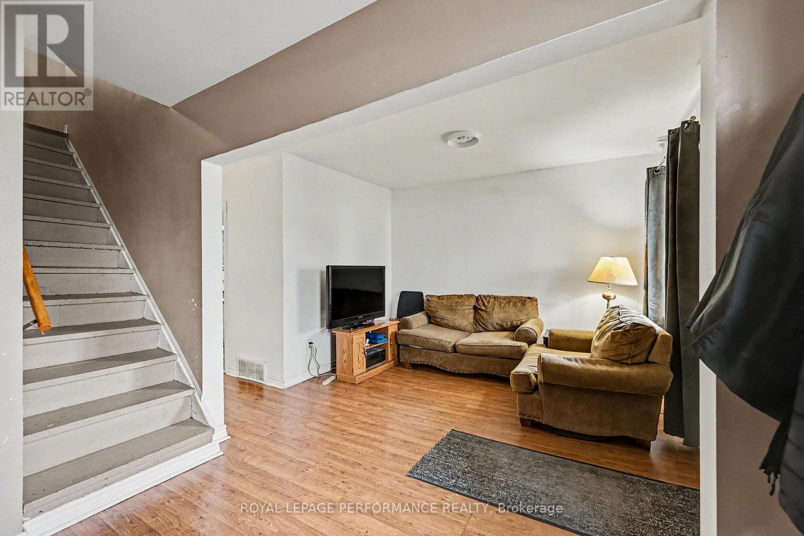 414 GILLESPIE AVENUE - 12