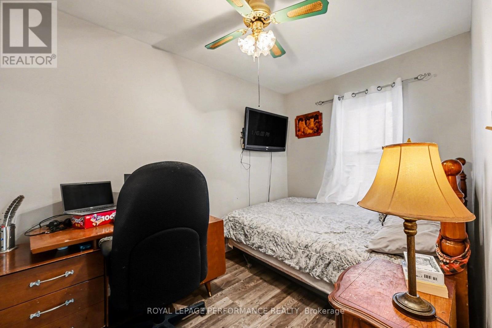 414 GILLESPIE AVENUE - 16