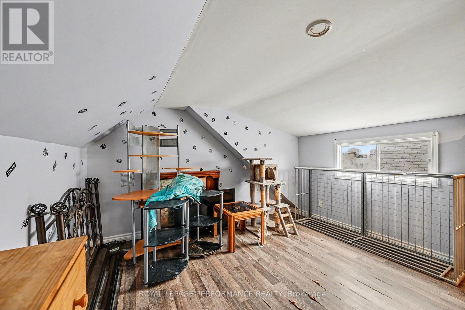 414 GILLESPIE AVENUE - 18