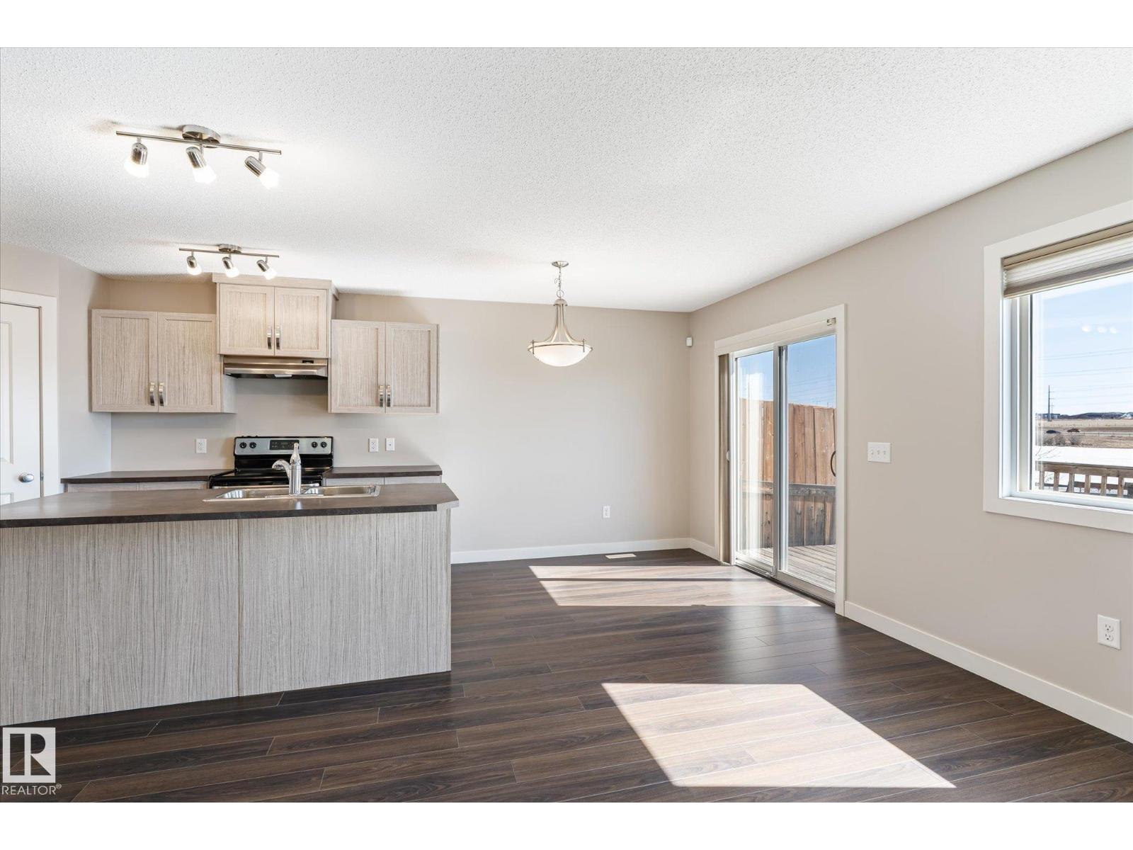 3217 11 AV NW, Edmonton