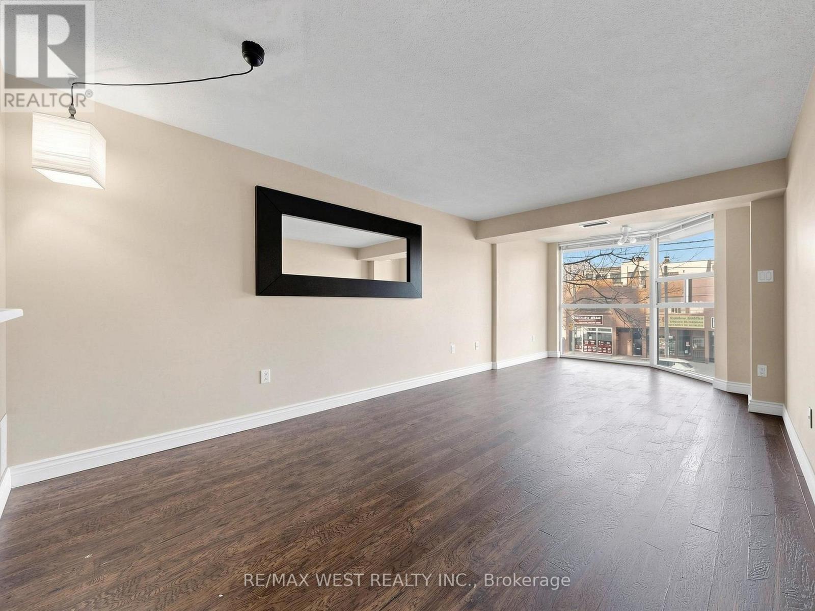 211 - 725 KING STREET W