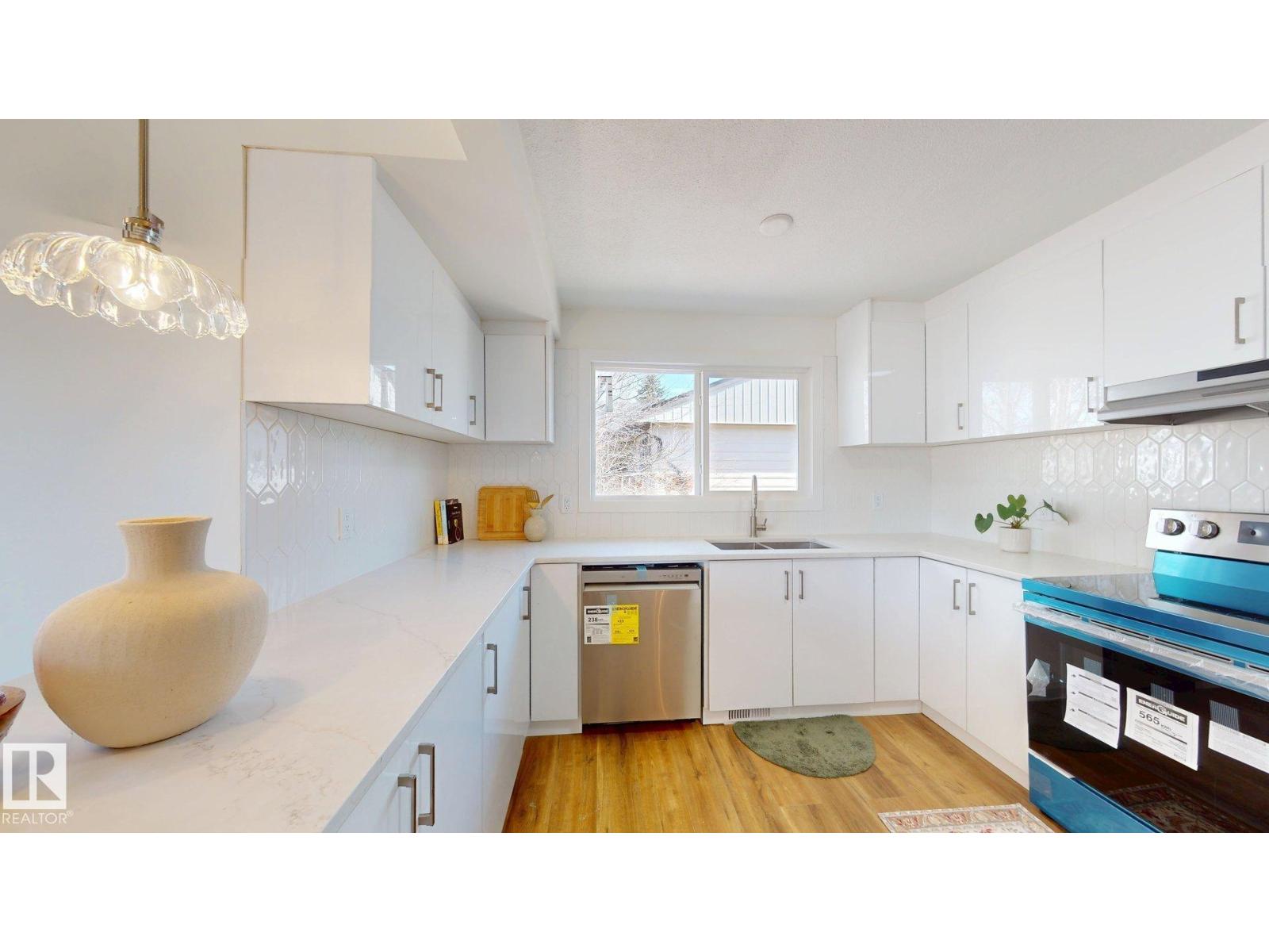 8515 86 AV NW, Edmonton