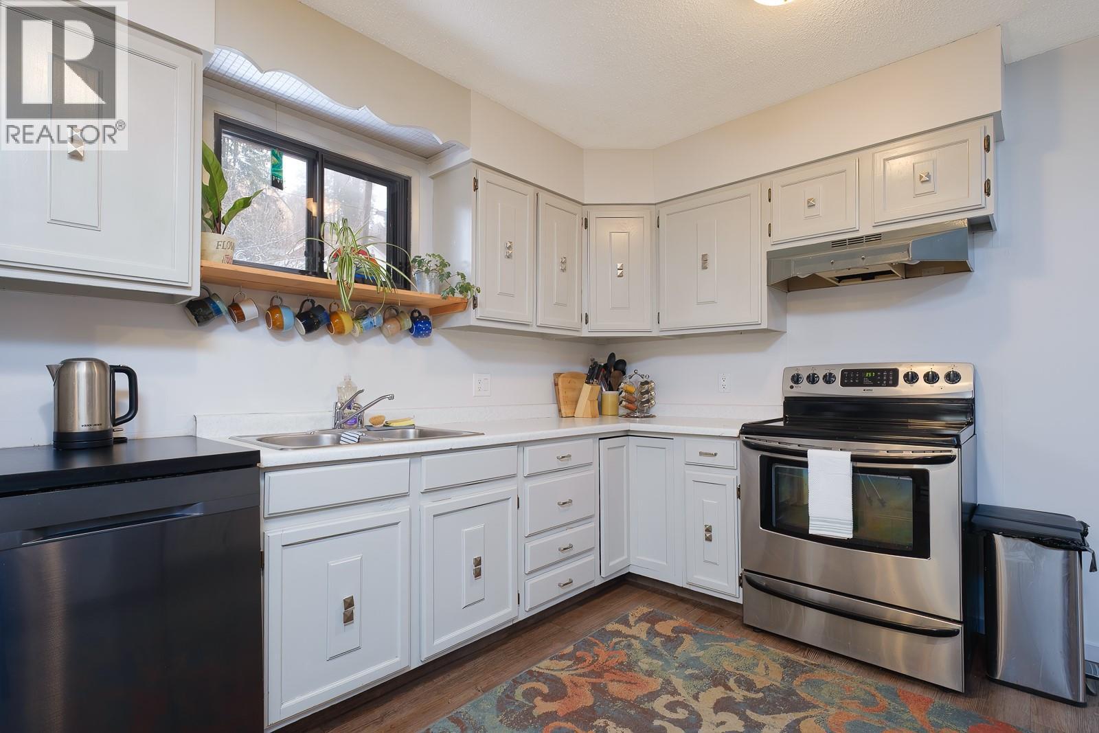 1730 KOOTENAY AVENUE - 12