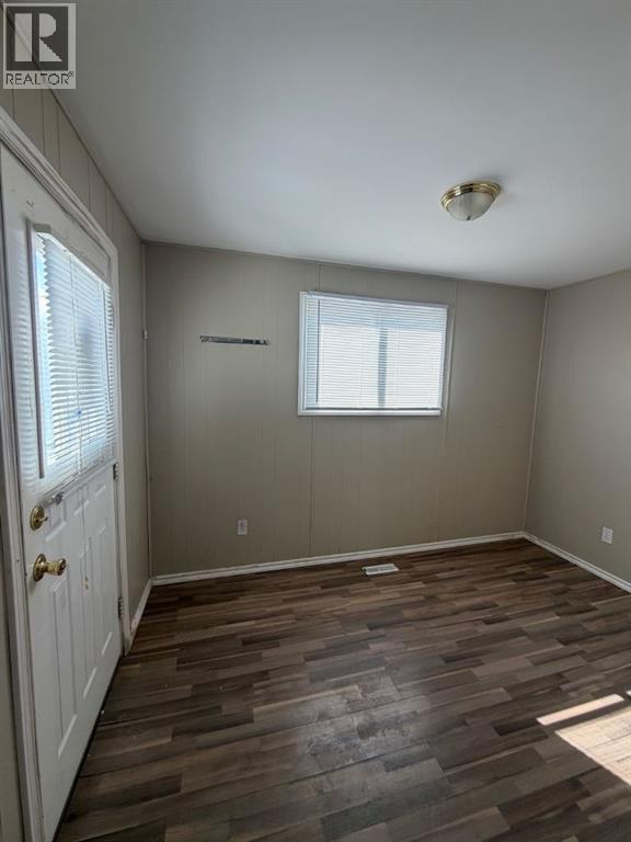 169 CLAUSEN CRESCENT - 2