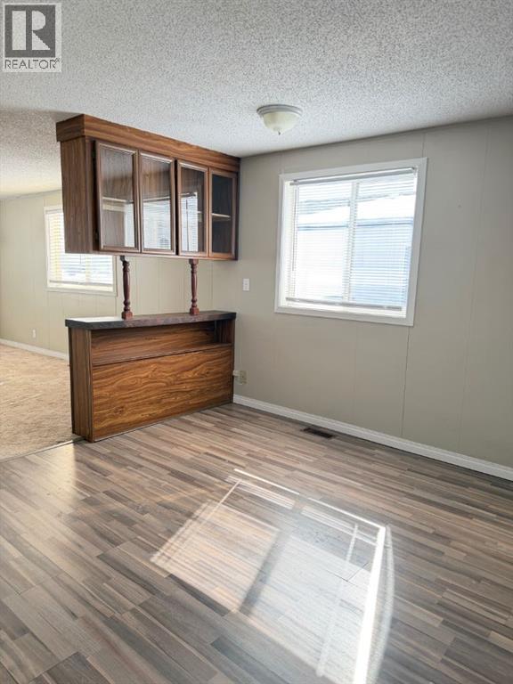 169 CLAUSEN CRESCENT - 4