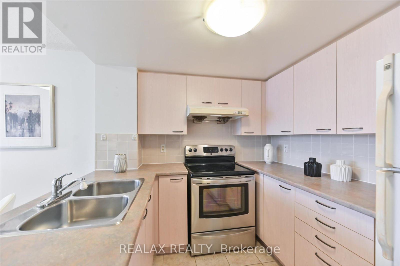 #302 130 POND DRIVE - 13