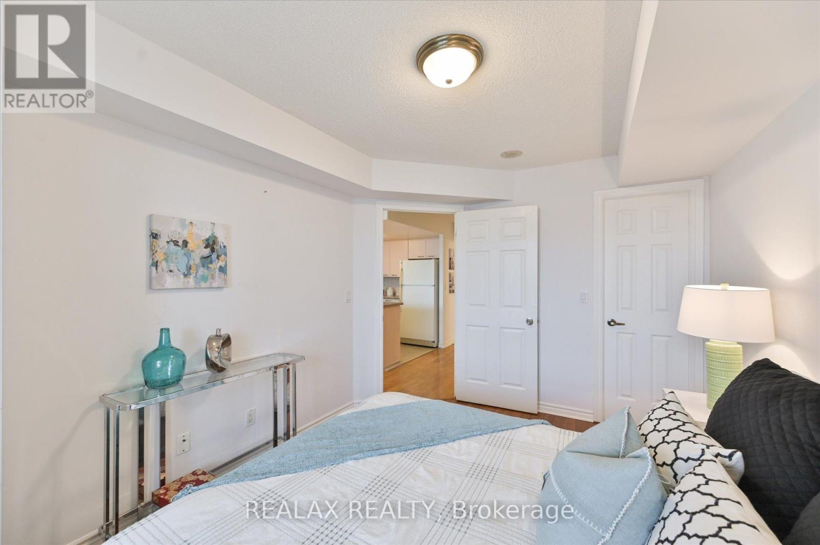 #302 130 POND DRIVE - 21
