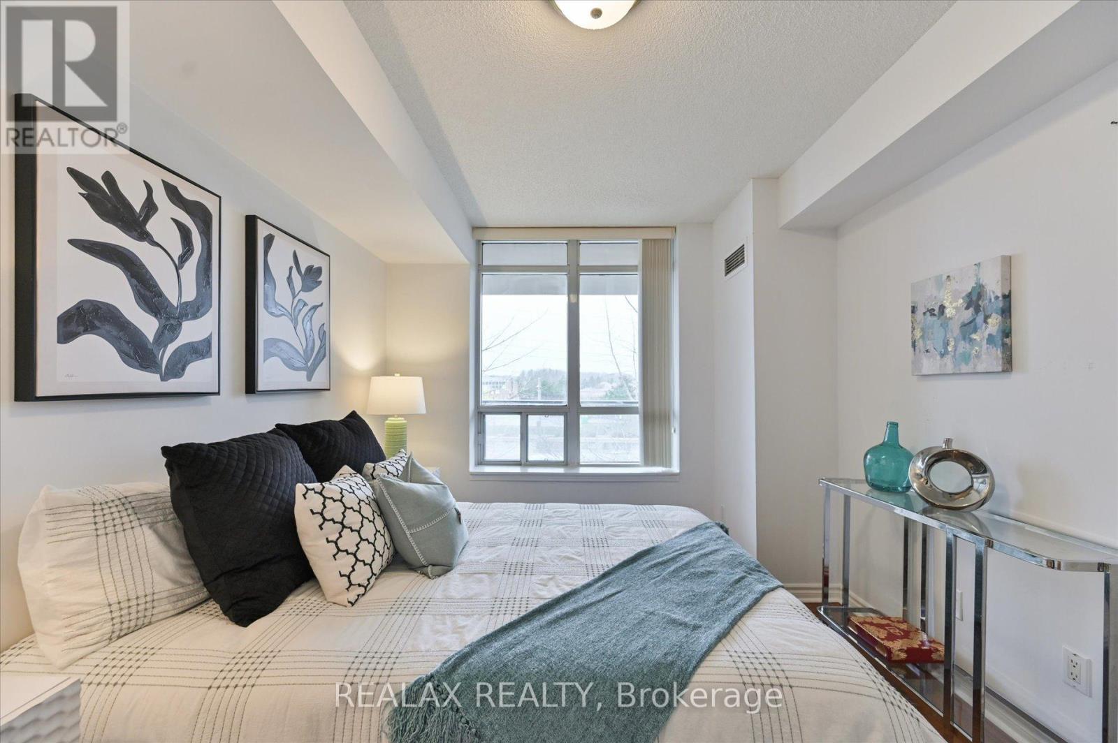 #302 130 POND DRIVE - 22