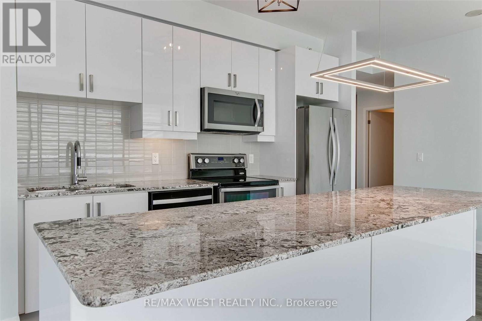 #3203 2900 HIGHWAY 7 - 27