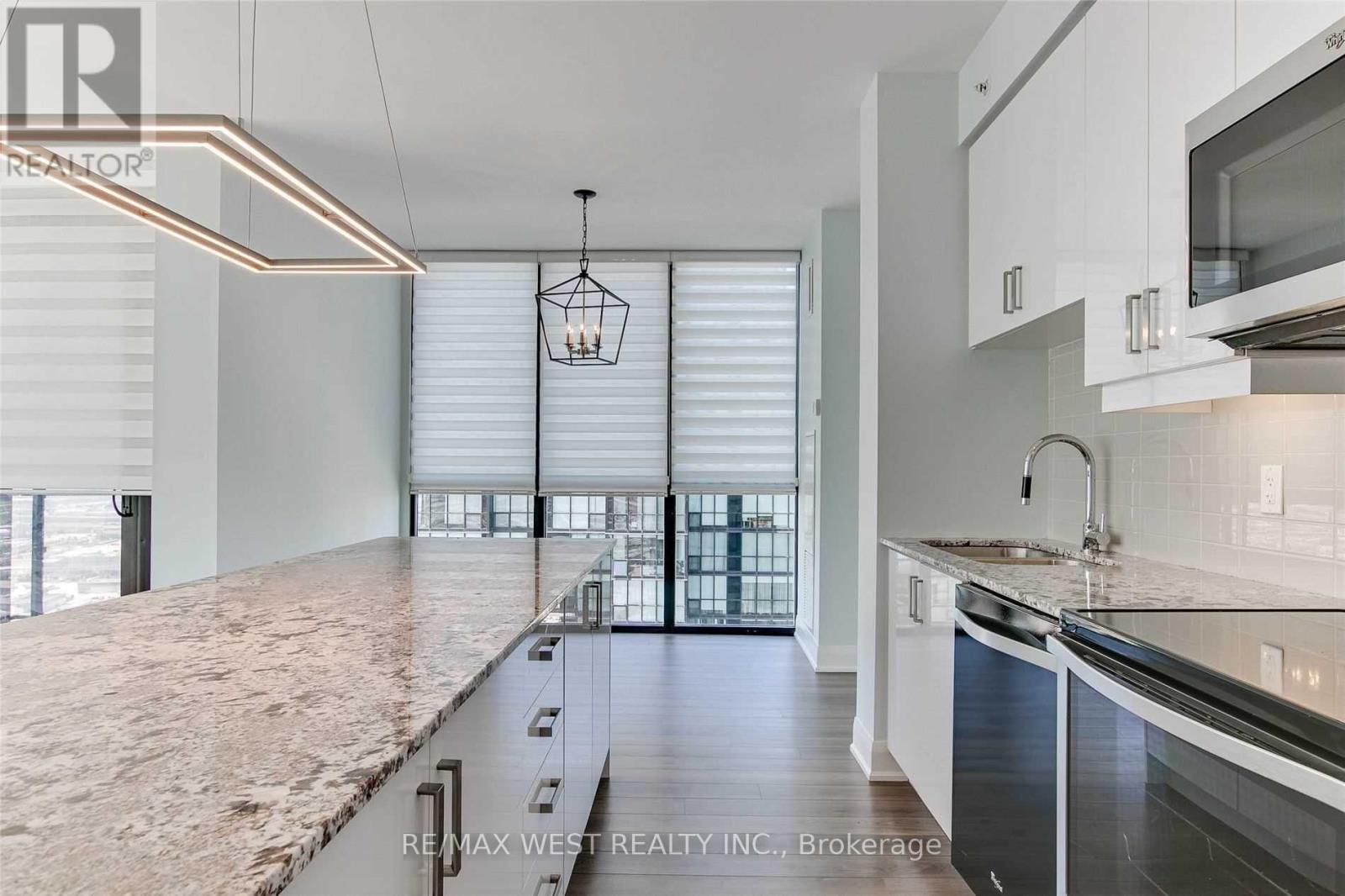 #3203 2900 HIGHWAY 7 - 30