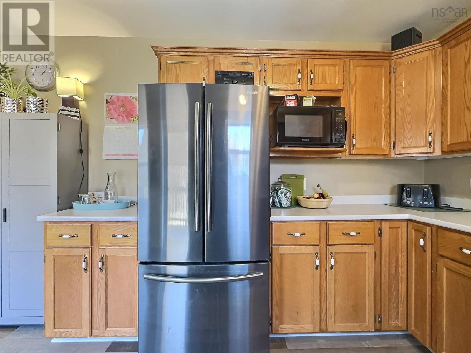 Property 4 of 21 of 17 Menlow Court