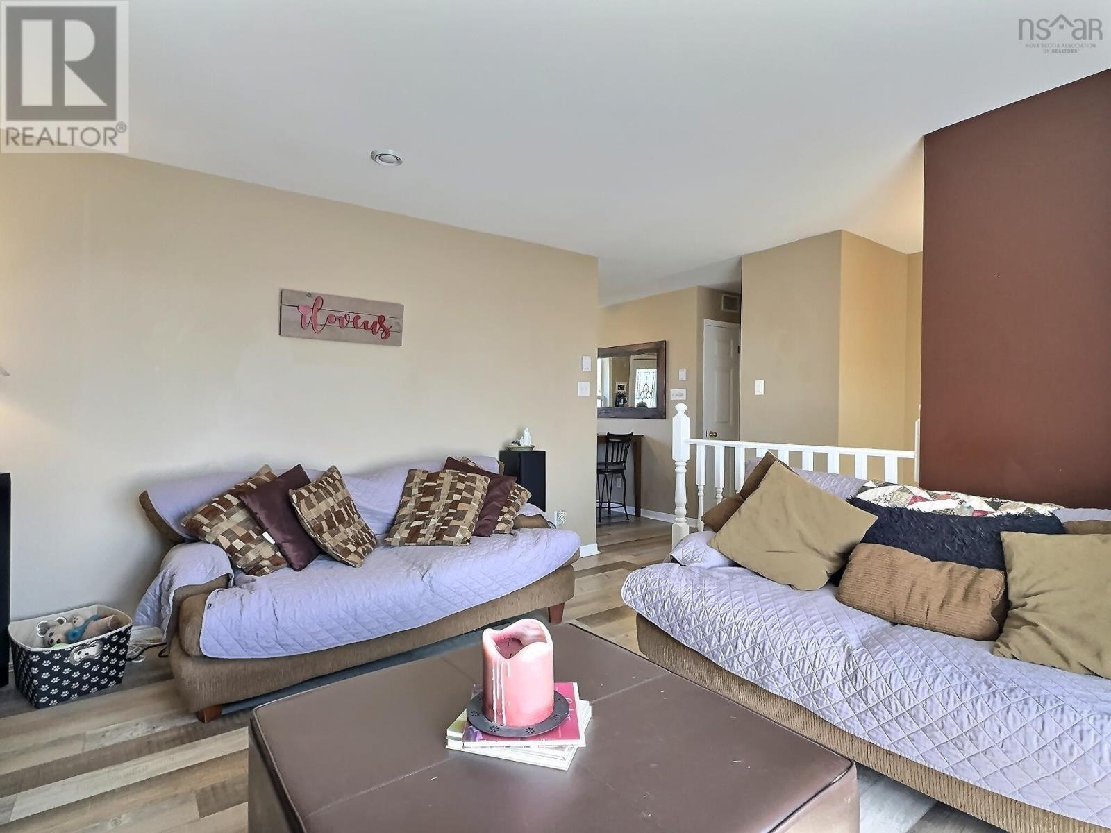 Property 8 of 21 of 17 Menlow Court