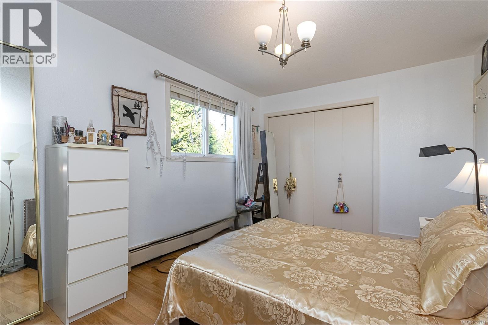 #405 3800 QUADRA ST - 16