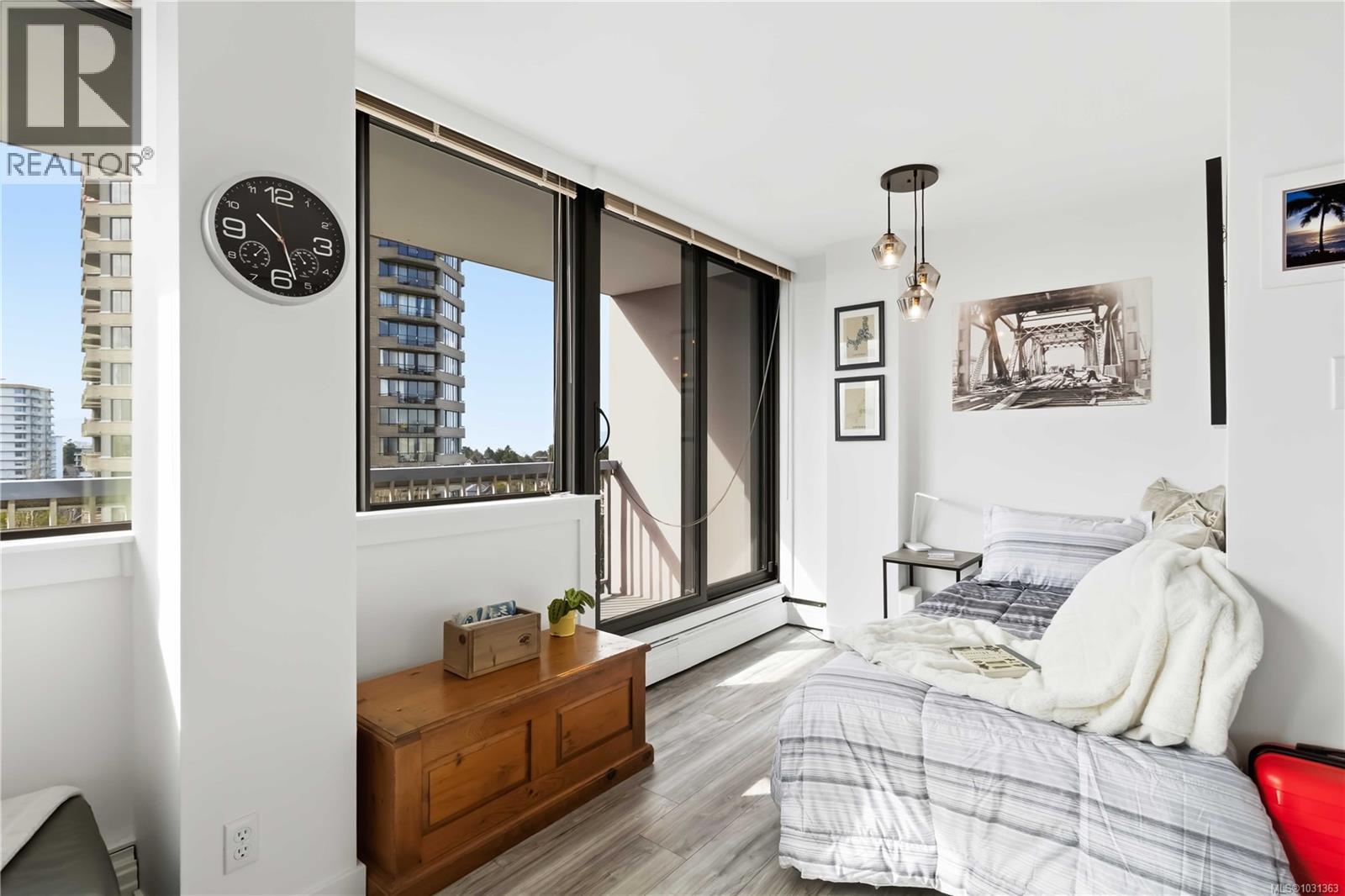 #1007 647 MICHIGAN ST - 10