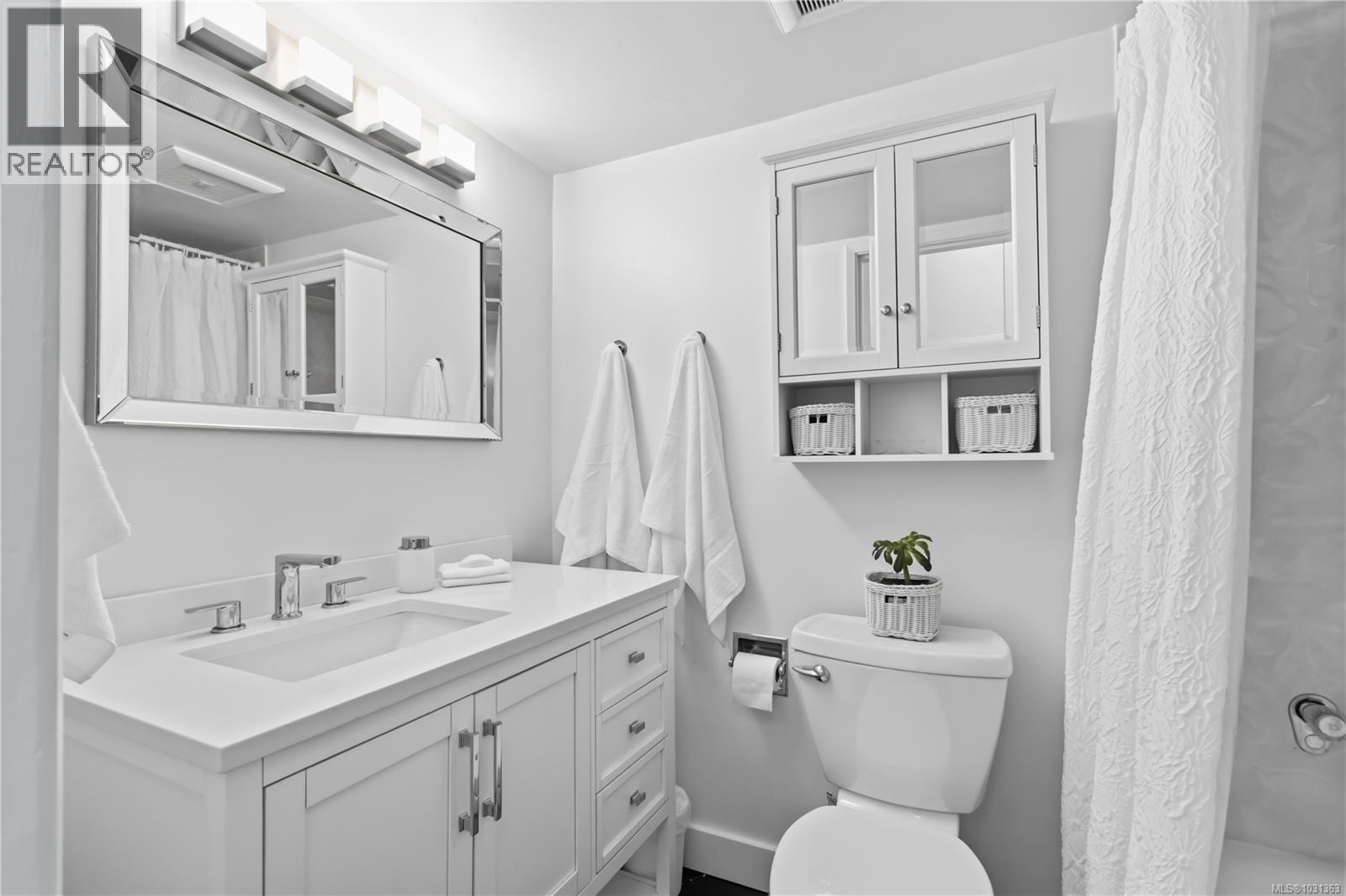 #1007 647 MICHIGAN ST - 19