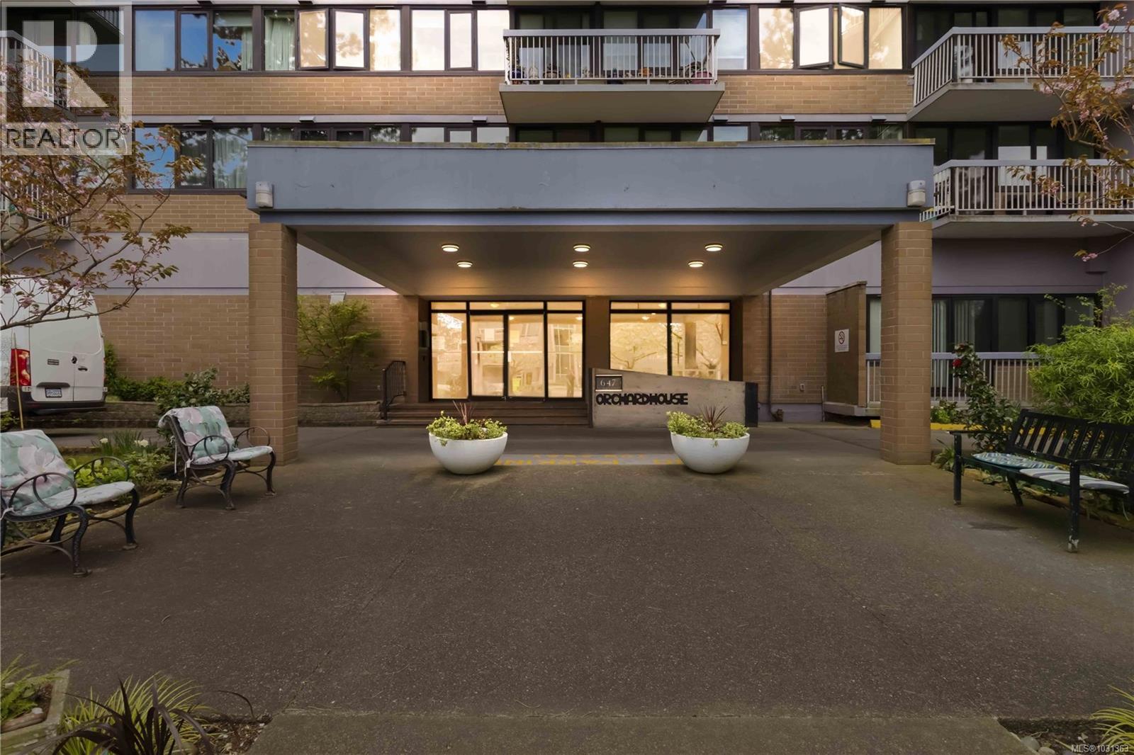 #1007 647 MICHIGAN ST - Image 2