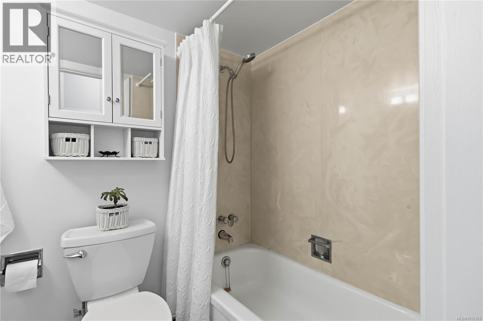 #1007 647 MICHIGAN ST - 21