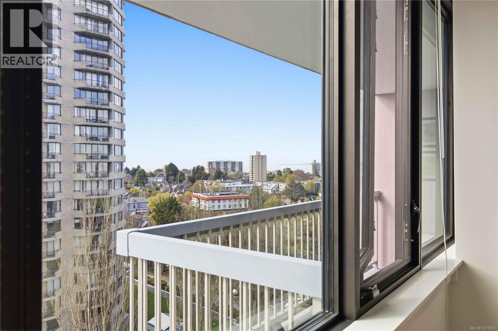 #1007 647 MICHIGAN ST - 23