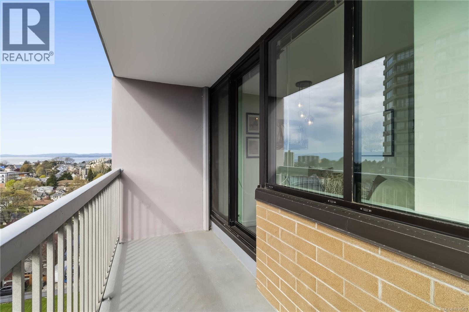 #1007 647 MICHIGAN ST - 27