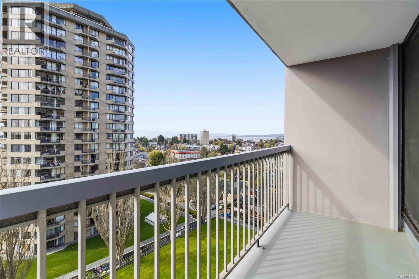 #1007 647 MICHIGAN ST - 28