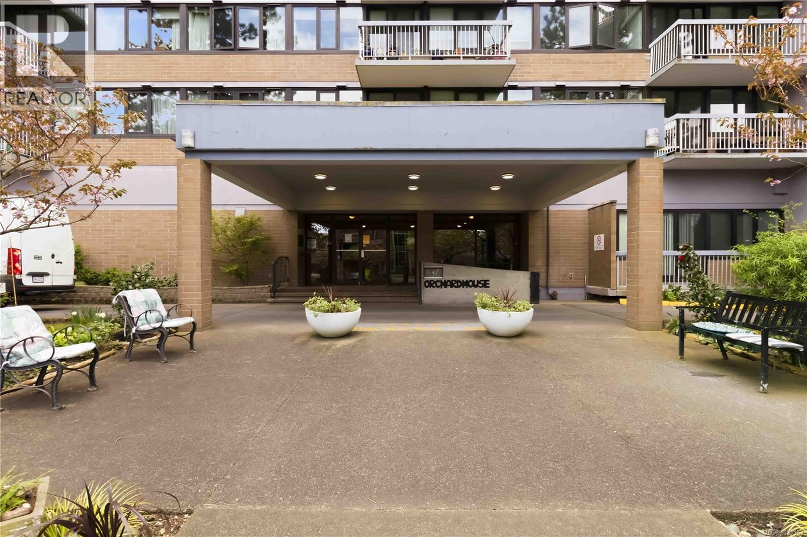 #1007 647 MICHIGAN ST - Image 3