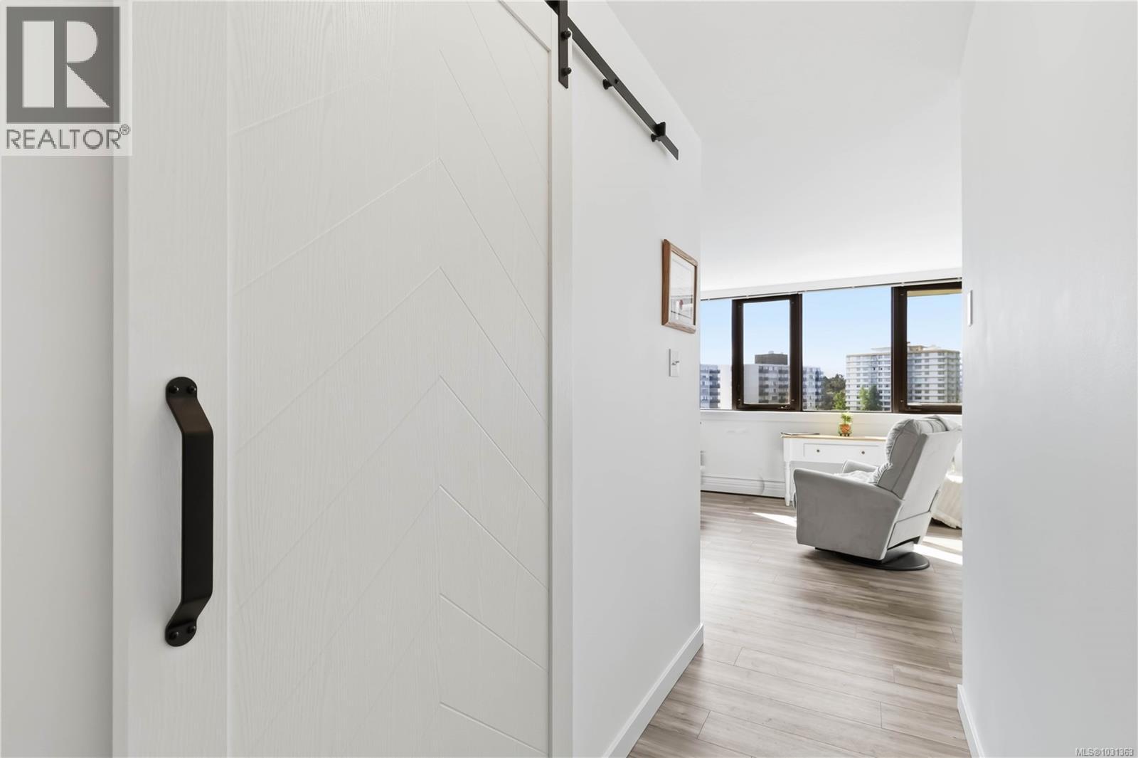 #1007 647 MICHIGAN ST - 5