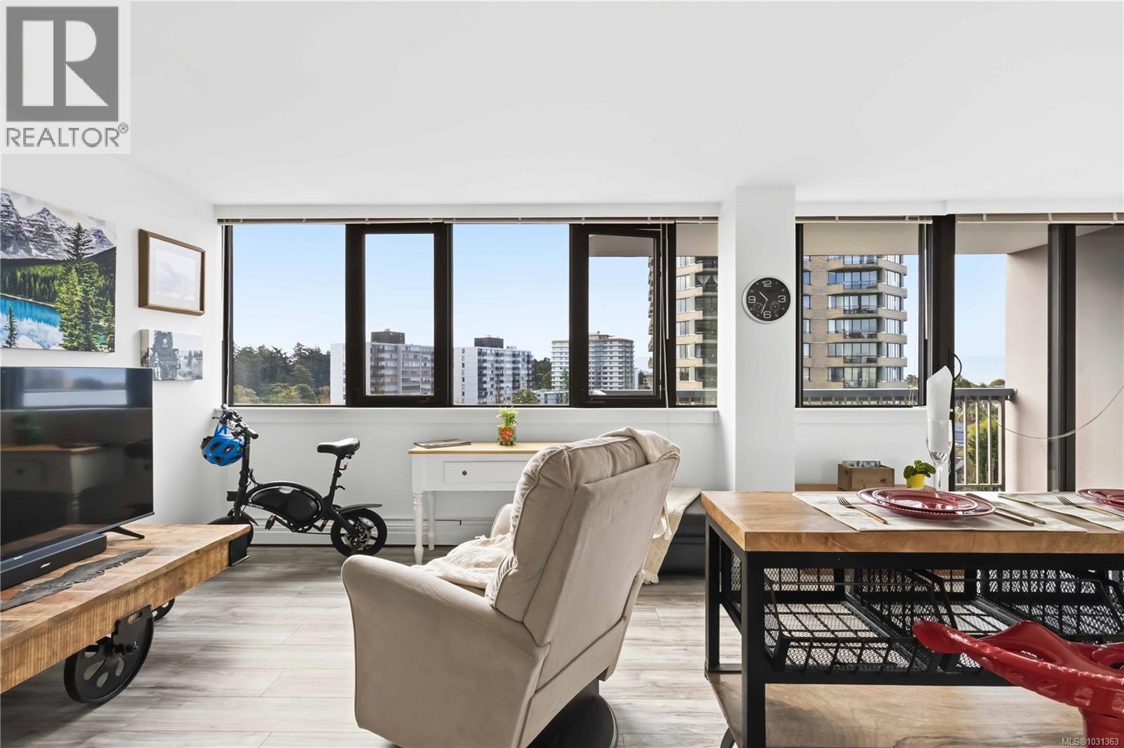 #1007 647 MICHIGAN ST - 6