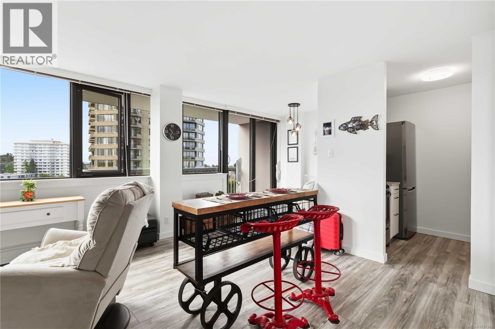 #1007 647 MICHIGAN ST - 7