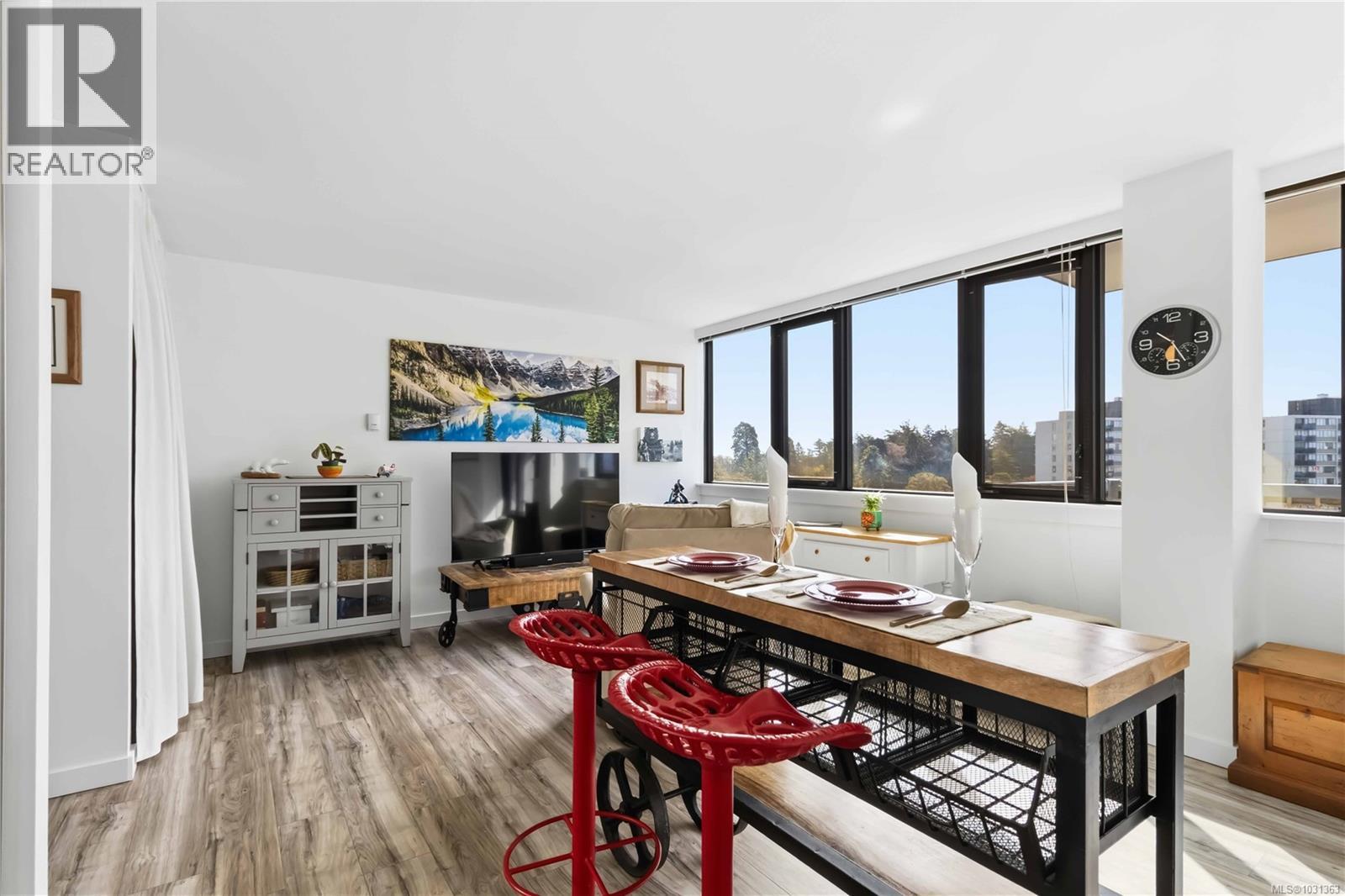 #1007 647 MICHIGAN ST - 8