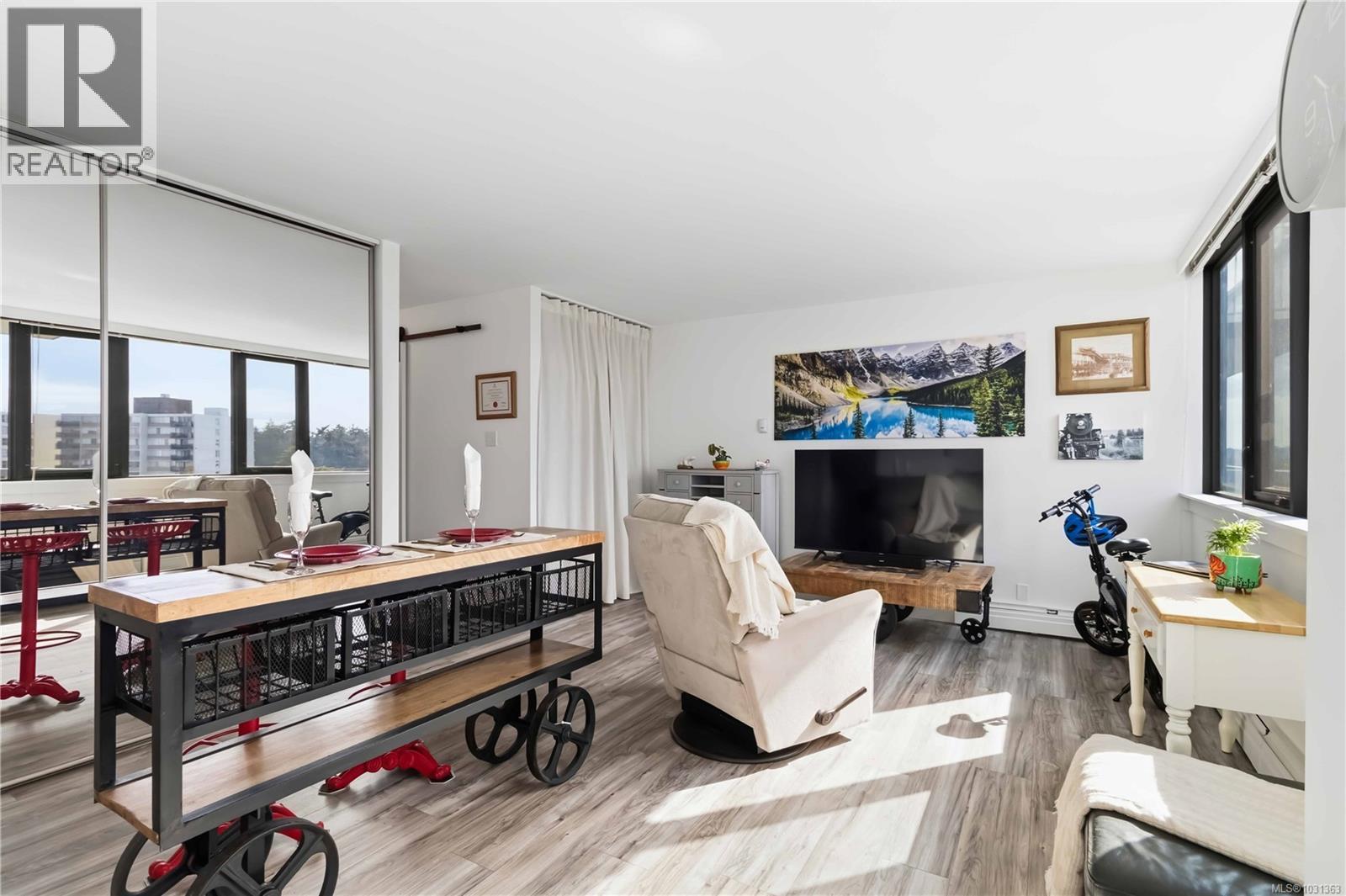 #1007 647 MICHIGAN ST - 9