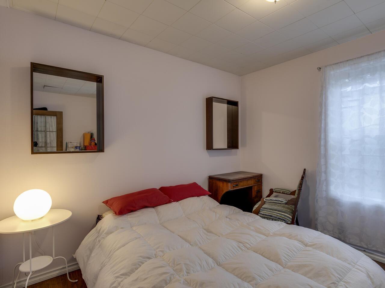 7650 TAULBUT STREET — photo 12