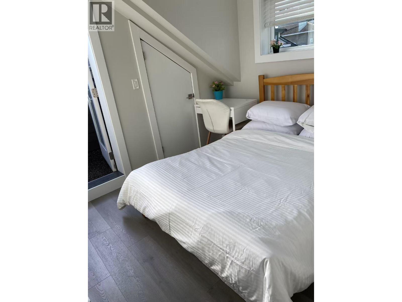 2 Bed, 2 Bath House for Rent in Vancouver – Laneway House 3254 E 6TH AVE, Vancouver - Image 7