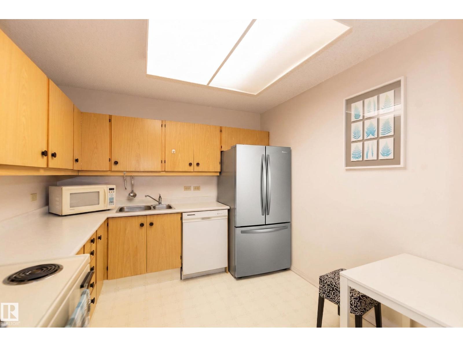 #1004 11027 87 AV NW, Edmonton
