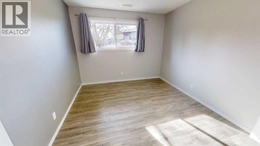 #55 5 ACADIA ROAD W - 16