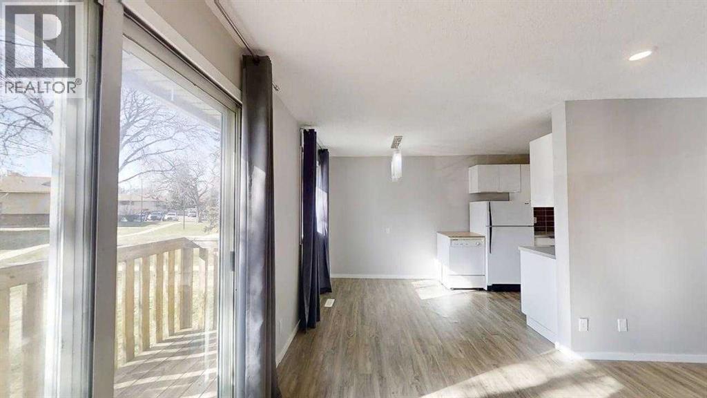 #55 5 ACADIA ROAD W - Image 3