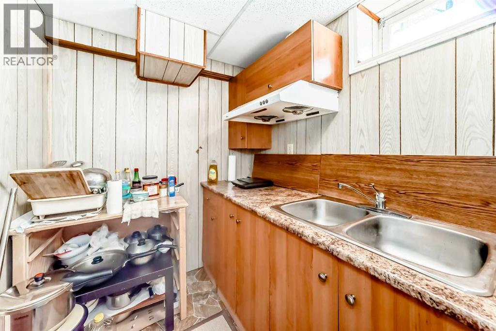 271 DALHURST WAY NW - 42