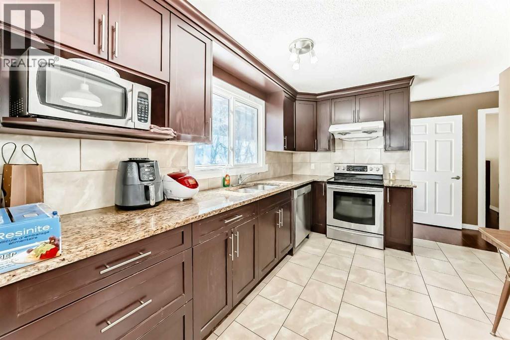 271 DALHURST WAY NW - 10