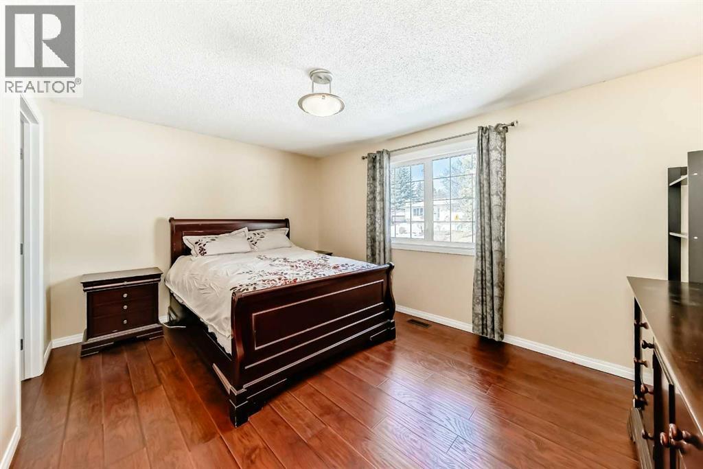 271 DALHURST WAY NW - 21