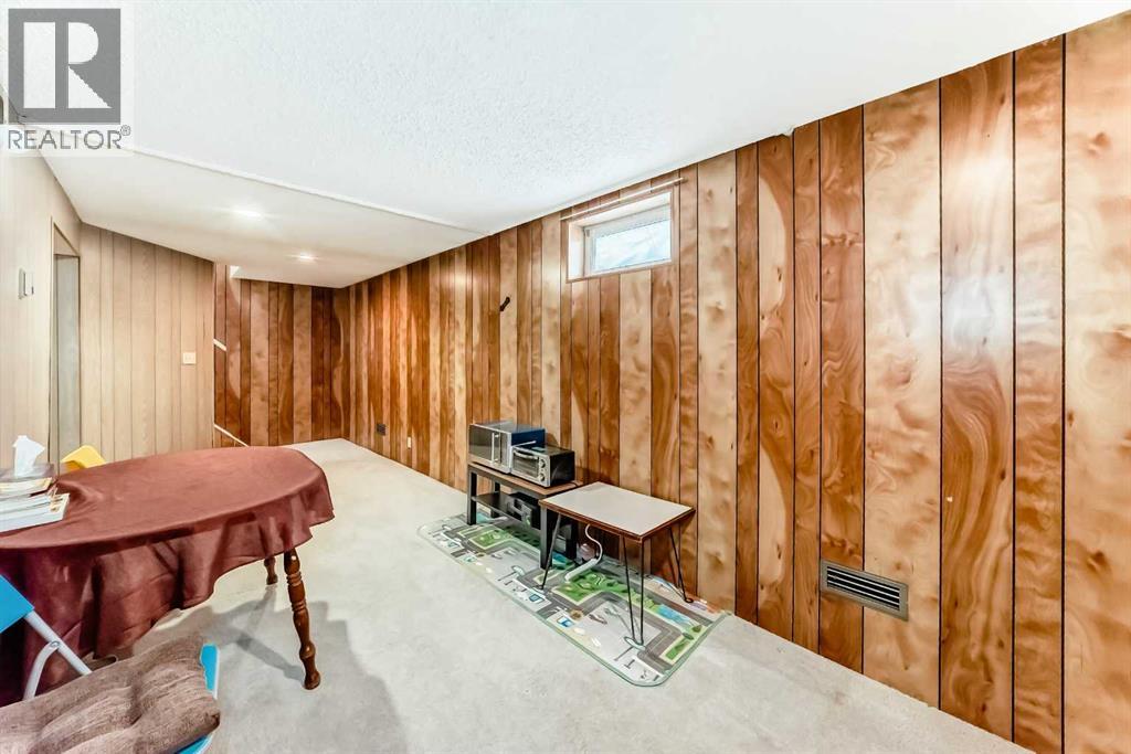 271 DALHURST WAY NW - 36