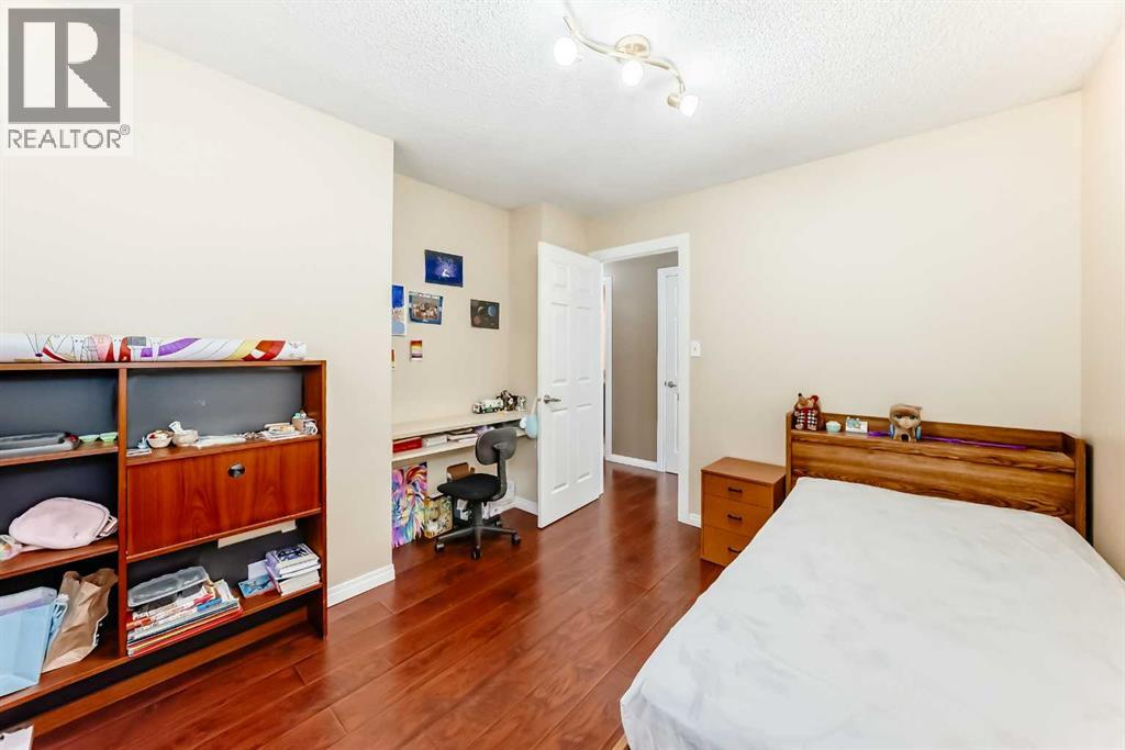 271 DALHURST WAY NW - 29