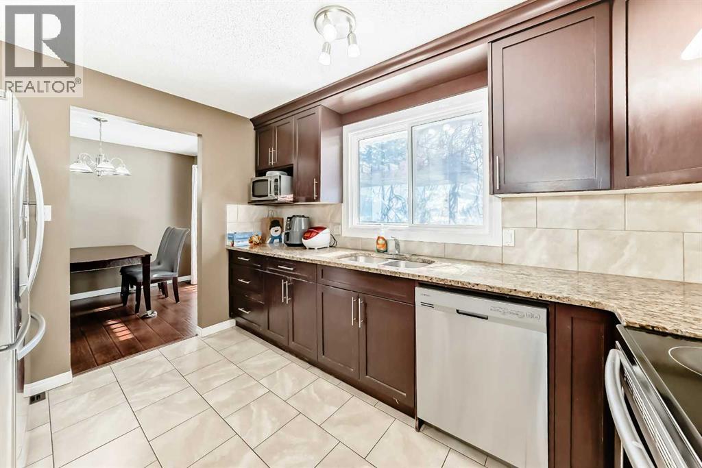 271 DALHURST WAY NW - 14