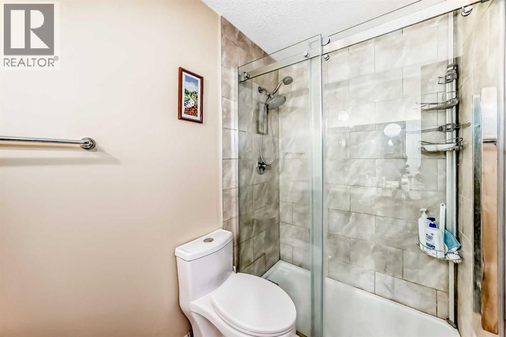 271 DALHURST WAY NW - 33